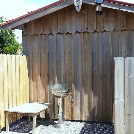 Maison En Bois A 350 M Du 酒店 *